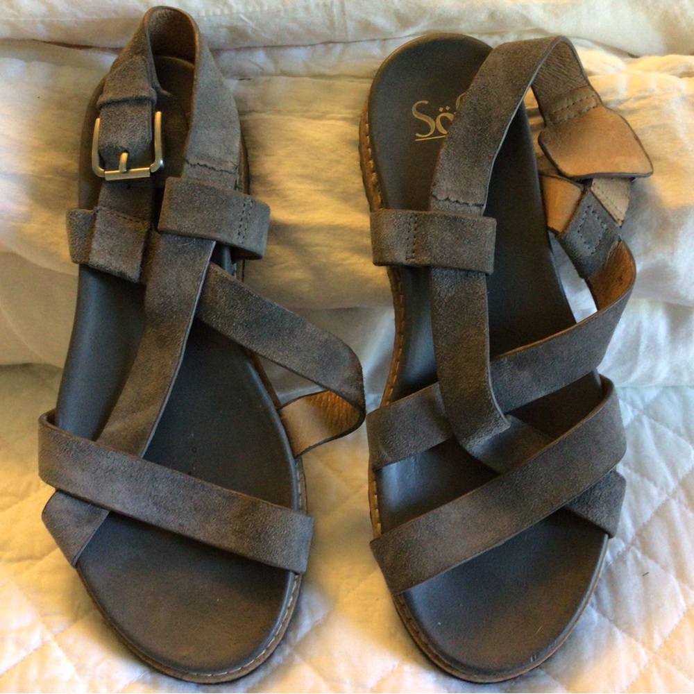 Sofft Women's Strappy Sandals - Gray suede size 8